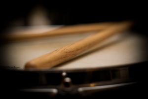 snare-drum-sticks-blurred-art's music shop